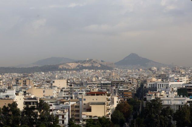 Χαλάζι και ισχυρές βροχοπτώσεις στα βόρεια προάστεια